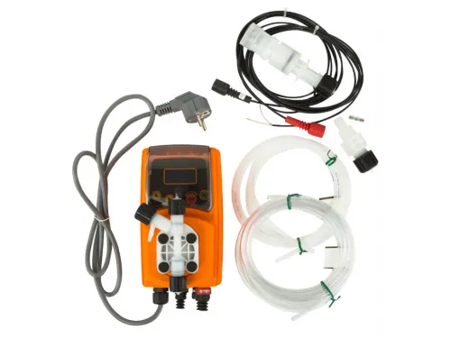 Дозирующий насос Emec универсальный 5 л/ч с ручной регулировкой