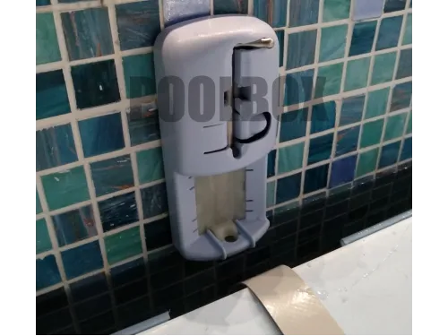 Замок безопасности DELTA LOCK для фиксации жалюзей для скиммерного бассейна