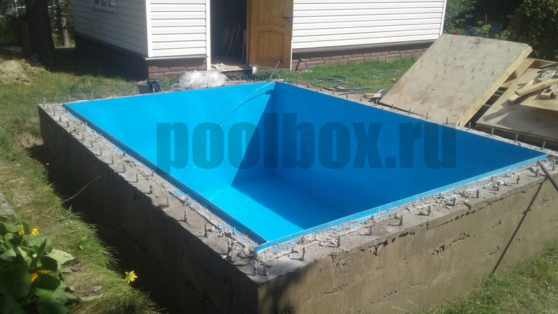 Забетонированная чаша бассейна из полипропилена